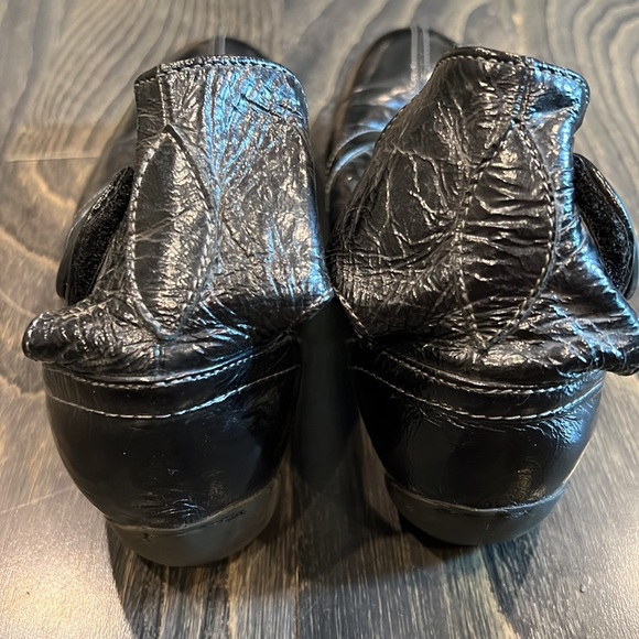 Pataugas European flats. Size 39 with ankle button strap and oversized button - Picture 4 of 11